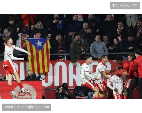 争议瞬间回放：本轮尼斯对阵马赛比赛中一次未吹罚的禁区身体接触